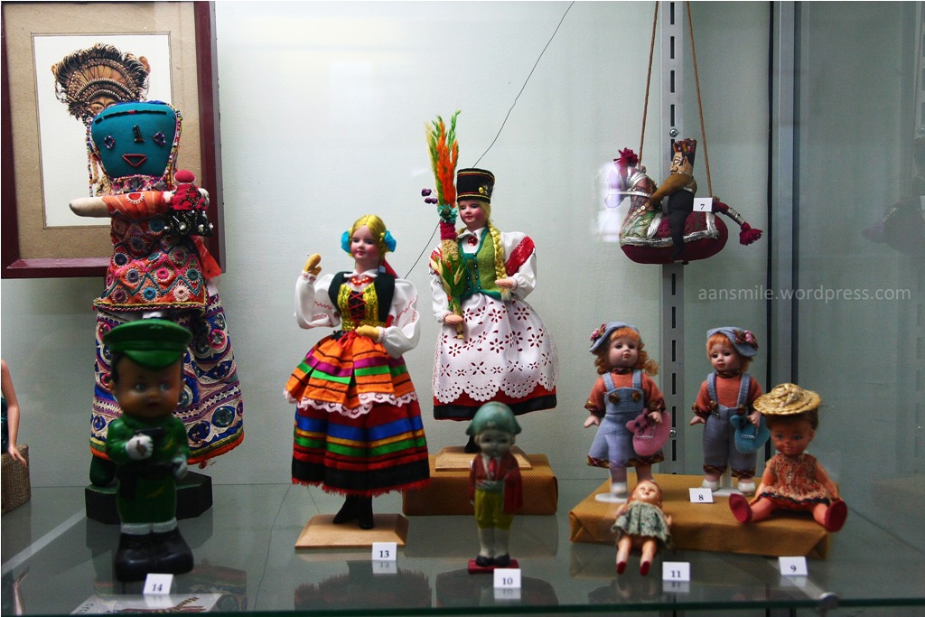 IMG_6397 editWM_dolls with various international costume